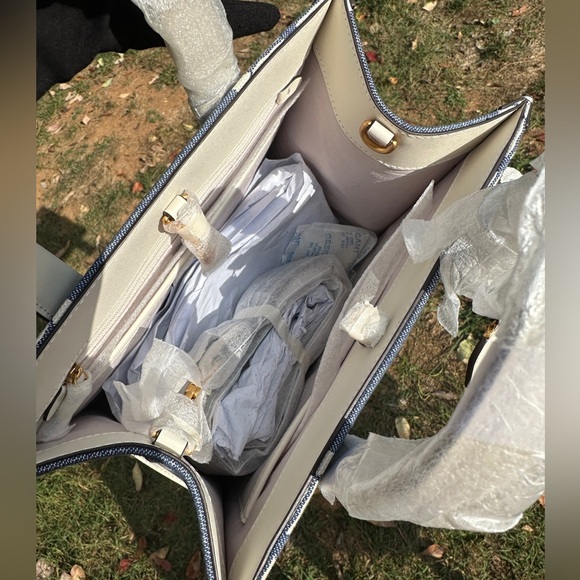 Kate Spade NWT Spade Flower Canvas Manhattan Small Tote R$398 w/ Dustbag - Picture 5 of 9